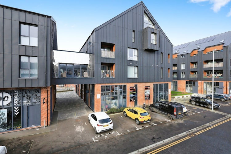 1 bedroom purpose built flat