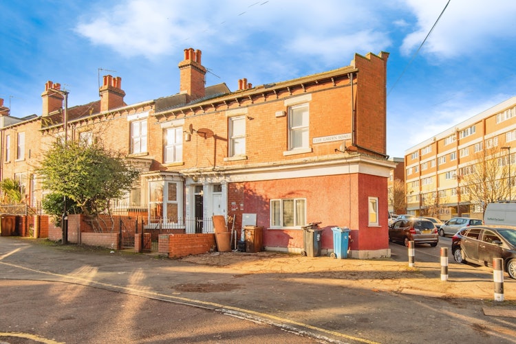 4 bedroom terraced house