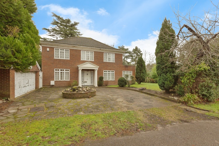 6 bedroom detached house