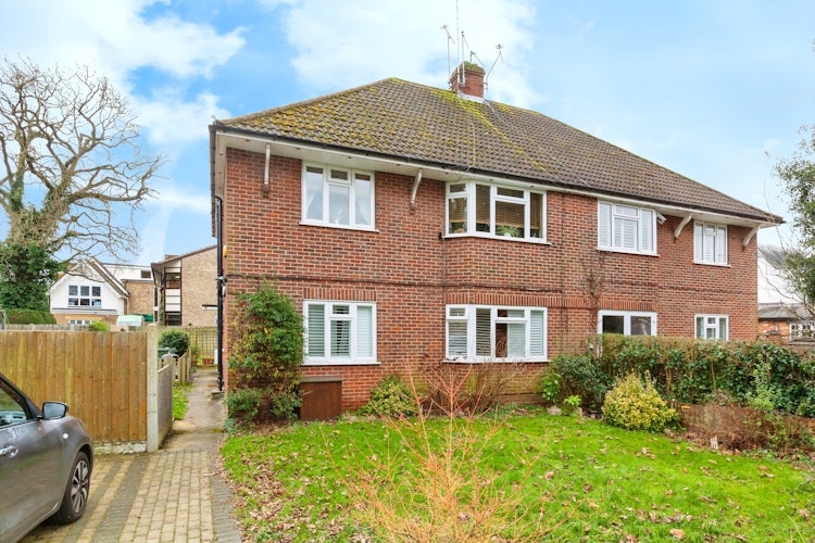 2 bedroom maisonette