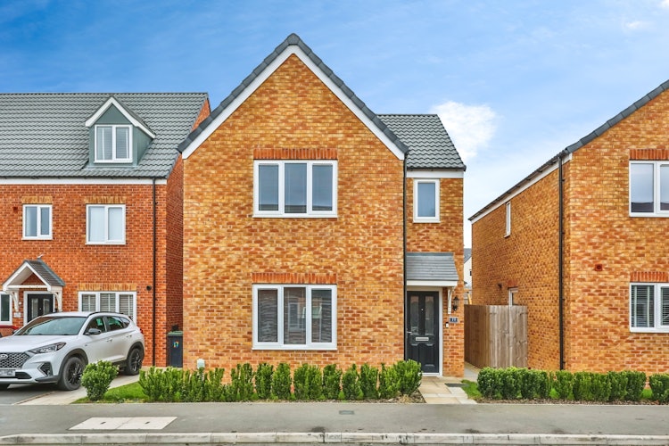 3 bedroom detached house