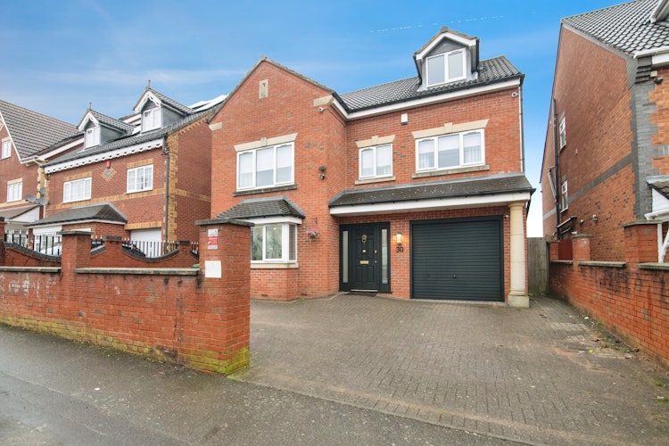 7 bedroom detached house