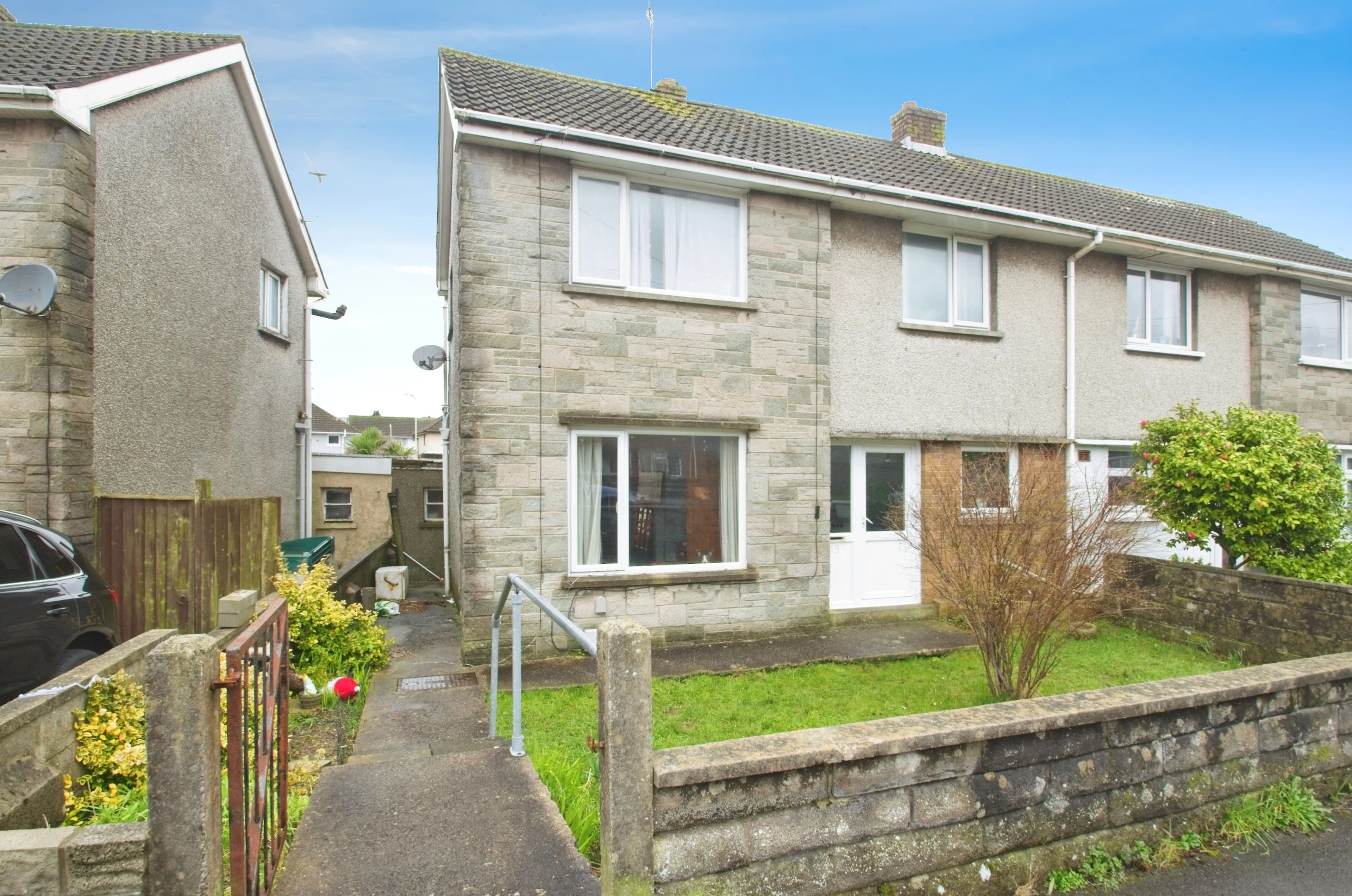 Coed Helyg, Bridgend