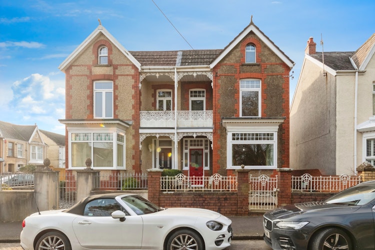 3 bedroom semi-detached house