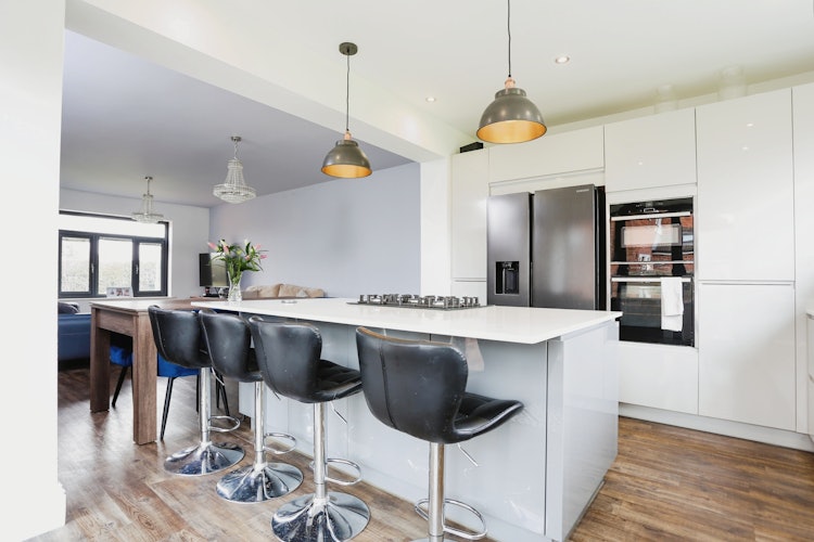 3 bedroom detached house