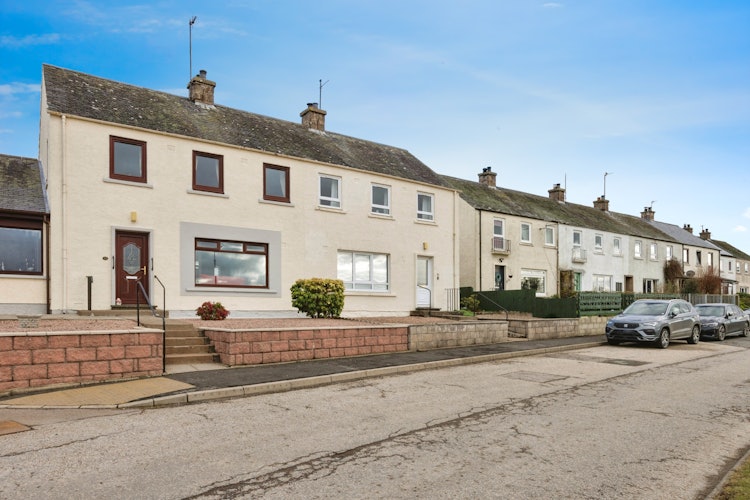 3 bedroom semi-detached house