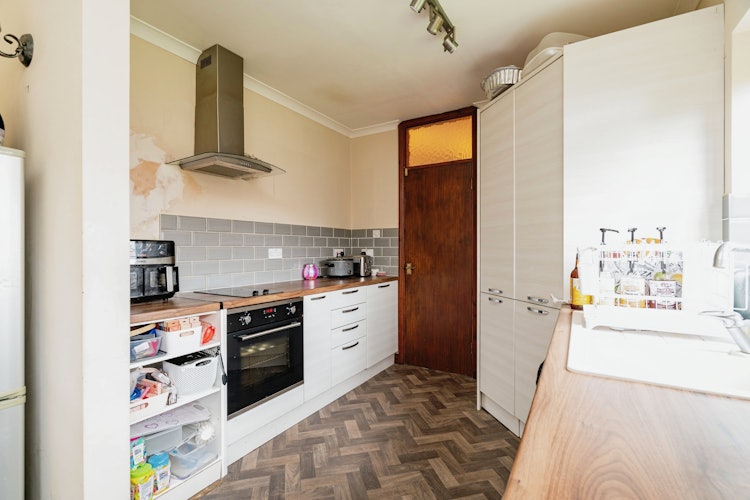 3 bedroom detached bungalow