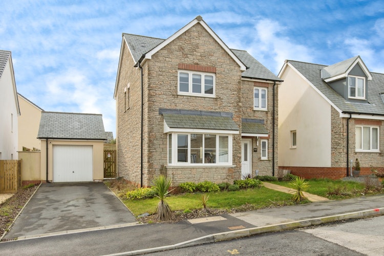 4 bedroom detached house
