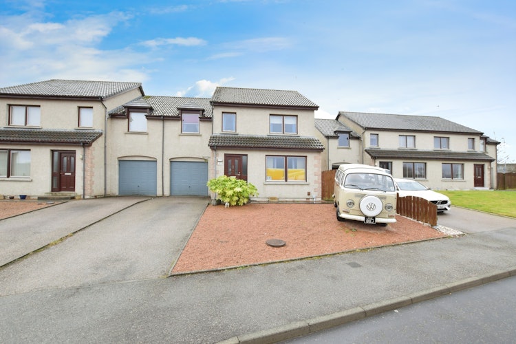 3 bedroom semi-detached house