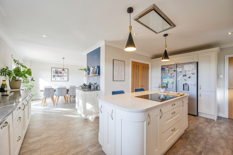 4 bedroom detached house