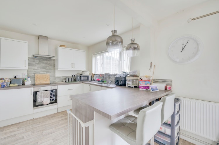 3 bedroom end of terrace house