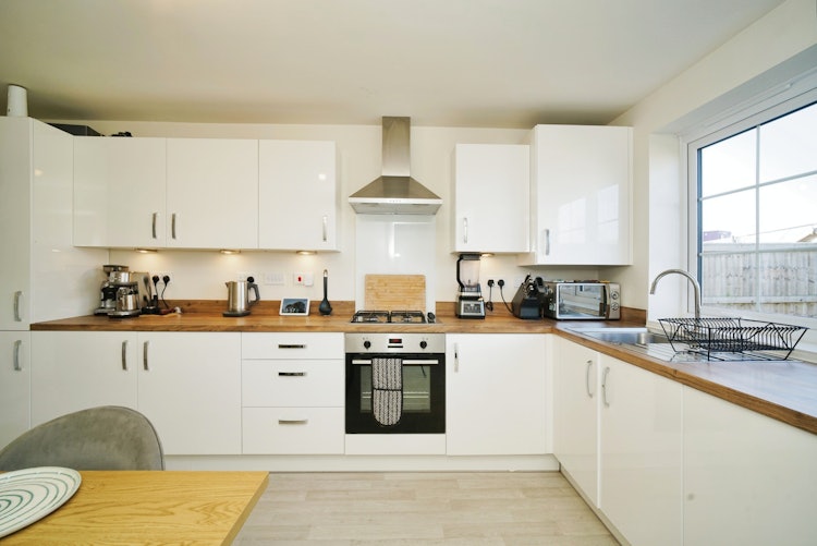3 bedroom end of terrace house