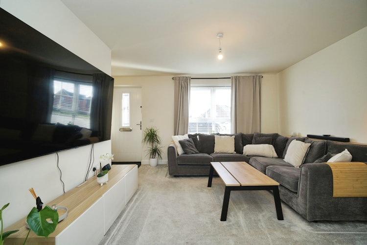 3 bedroom end of terrace house