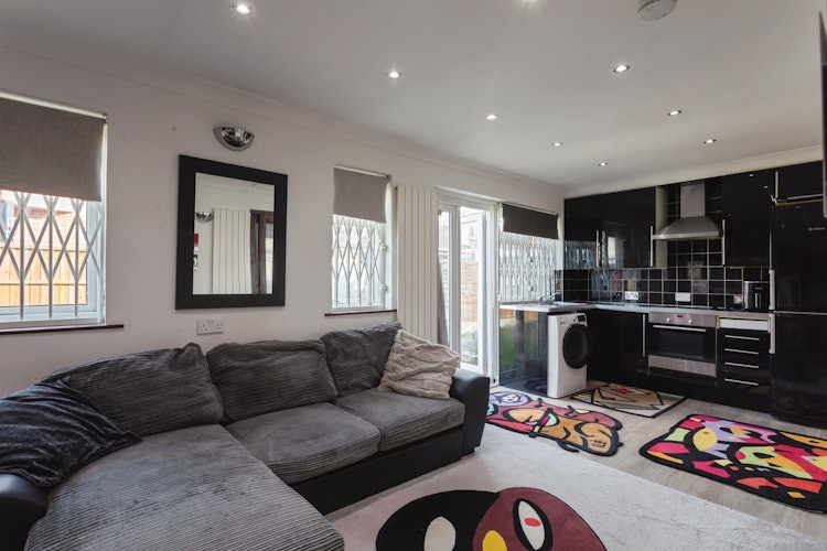 1 bedroom ground floor maisonette