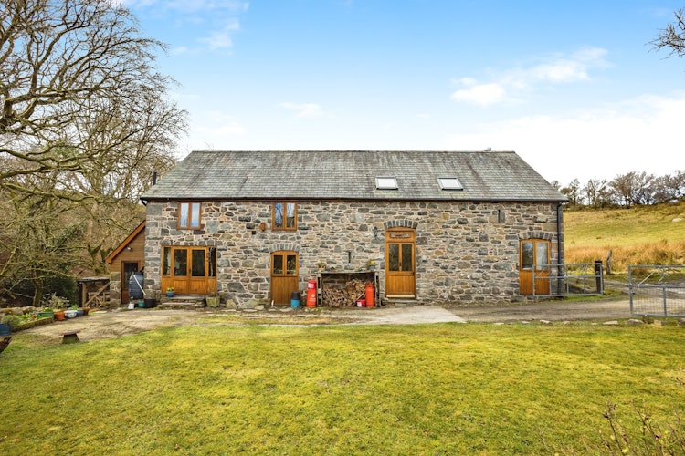 3 bedroom detached house