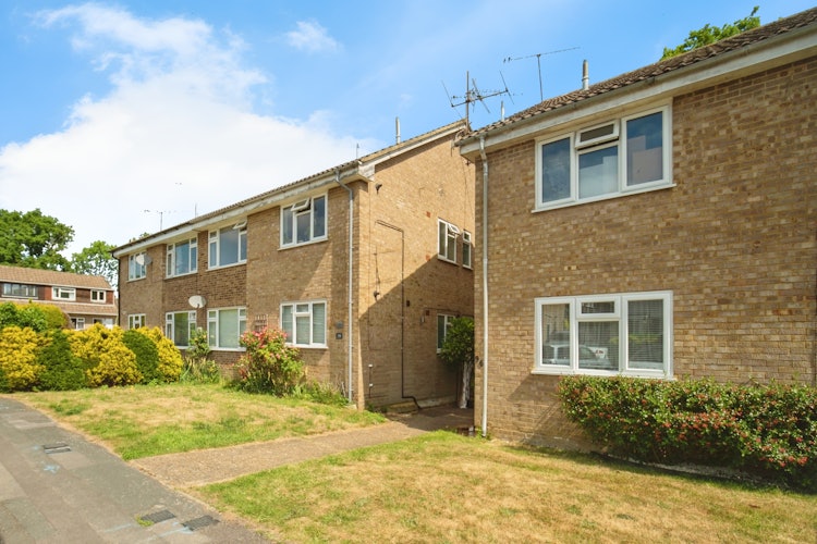 2 bedroom maisonette