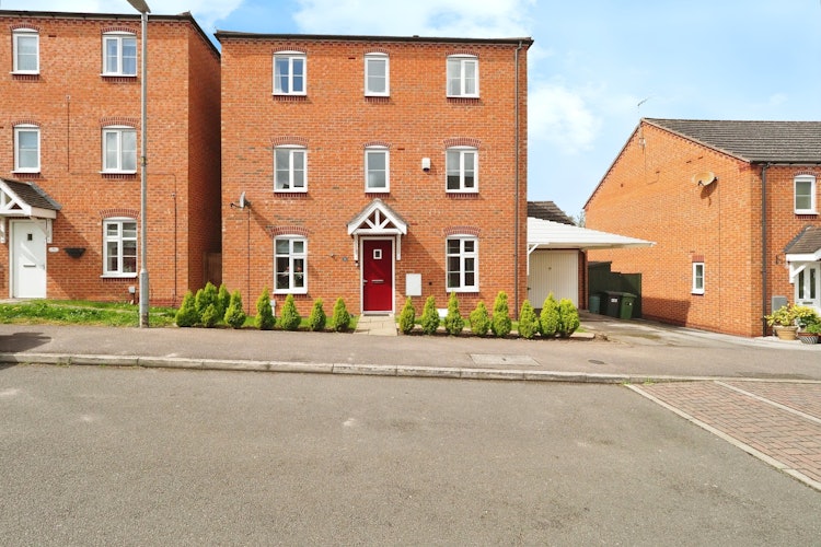 4 bedroom detached house