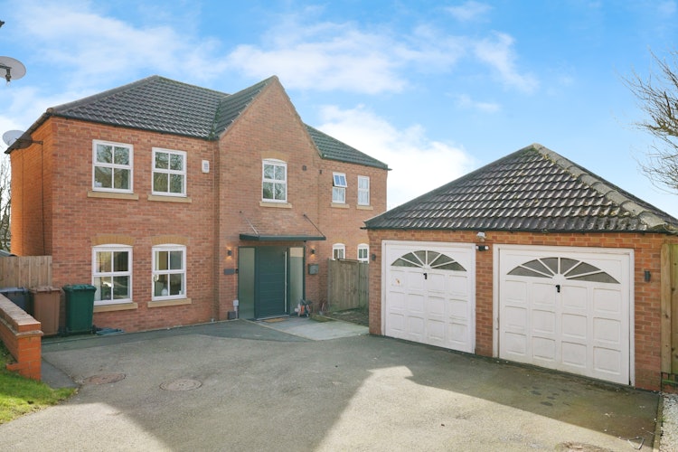 4 bedroom detached house