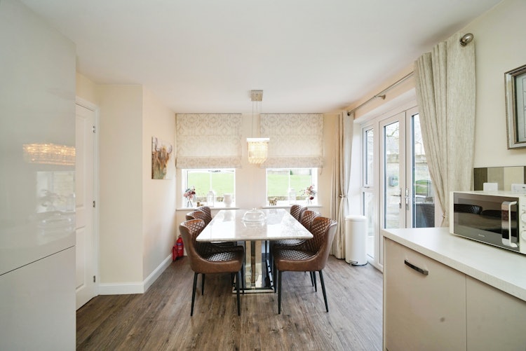 3 bedroom detached house