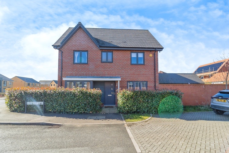 3 bedroom detached house