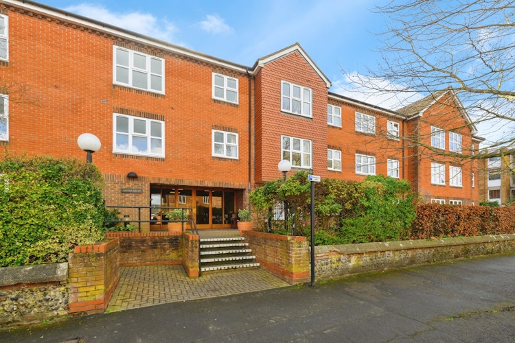 2 bedroom ground floor flat