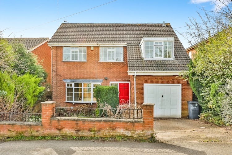4 bedroom detached house