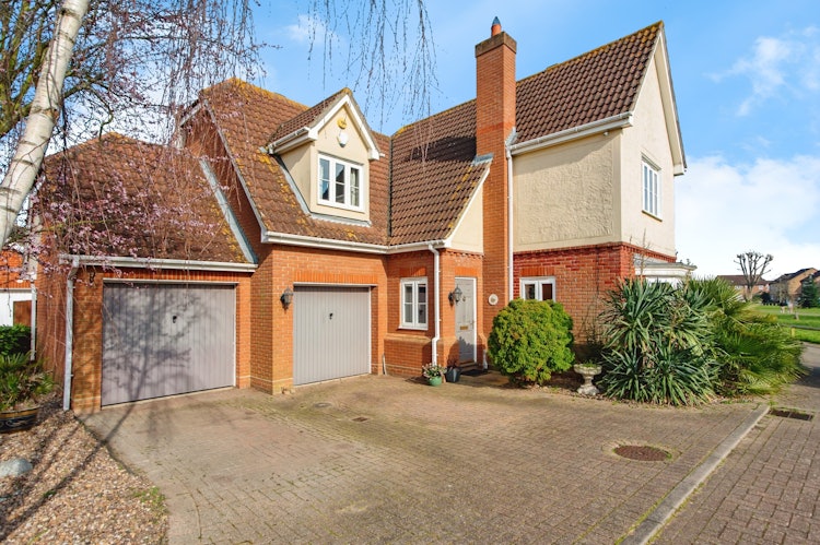 4 bedroom detached house