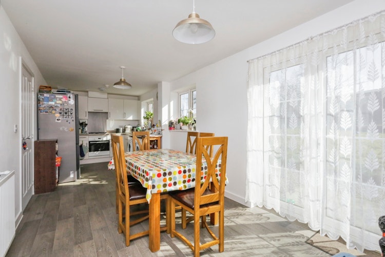 4 bedroom detached house