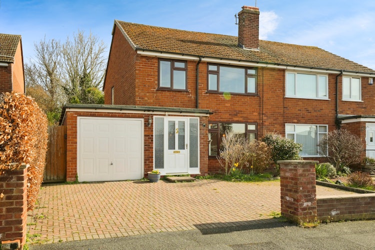 3 bedroom semi-detached house