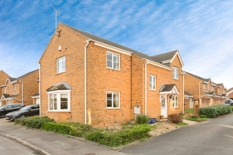 4 bedroom detached house