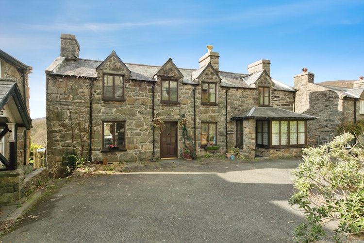 4 bedroom detached house