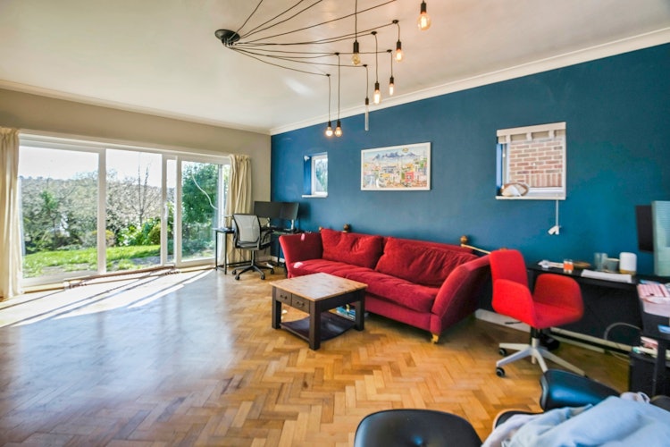 4 bedroom link detached house