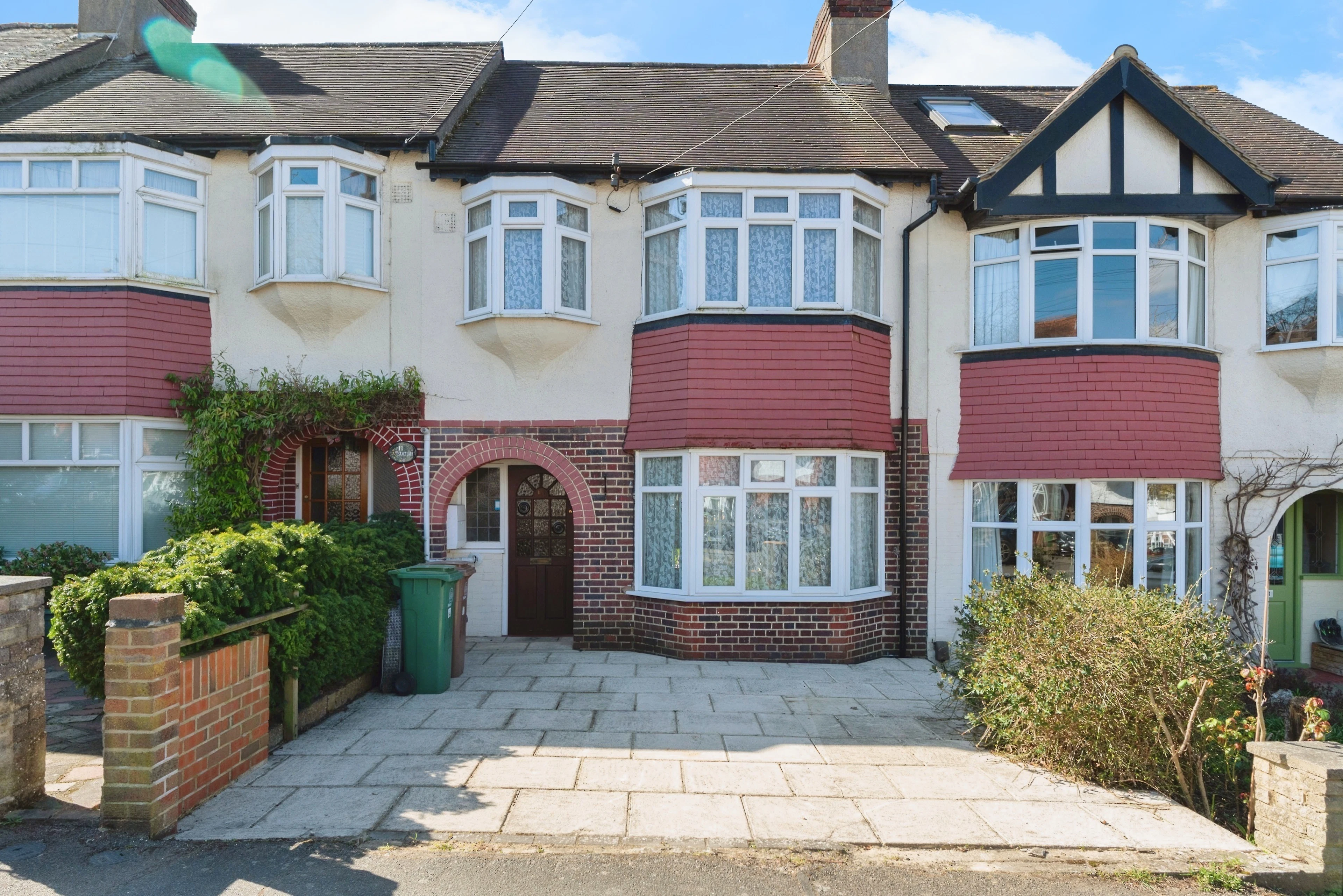 Stoughton Avenue, Sutton
