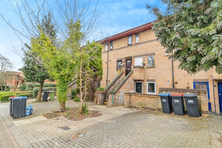 1 bedroom maisonette