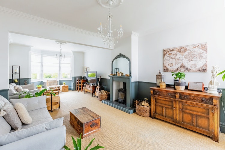 4 bedroom end of terrace house