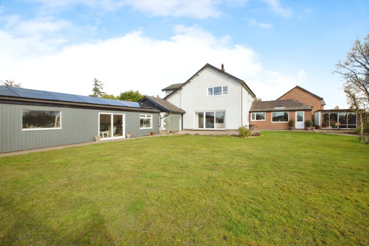 4 bedroom detached house