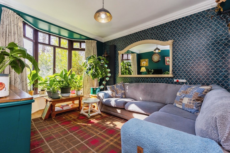 4 bedroom semi-detached house