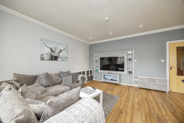 2 bedroom ground floor flat