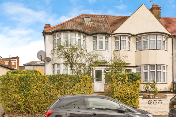 3 bedroom end of terrace house