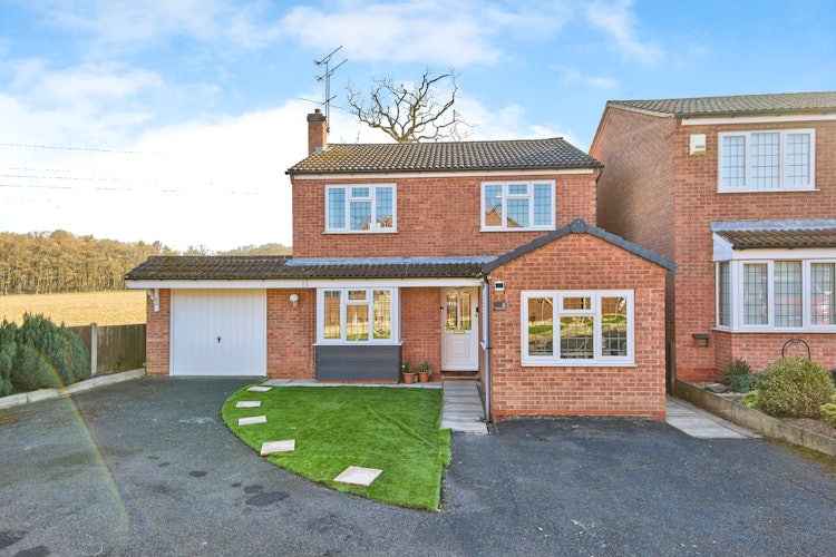 3 bedroom detached house