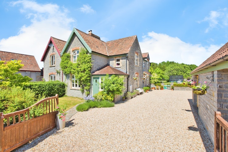 4 bedroom semi-detached house