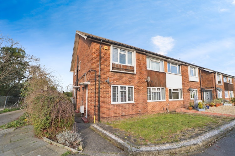 2 bedroom ground floor maisonette