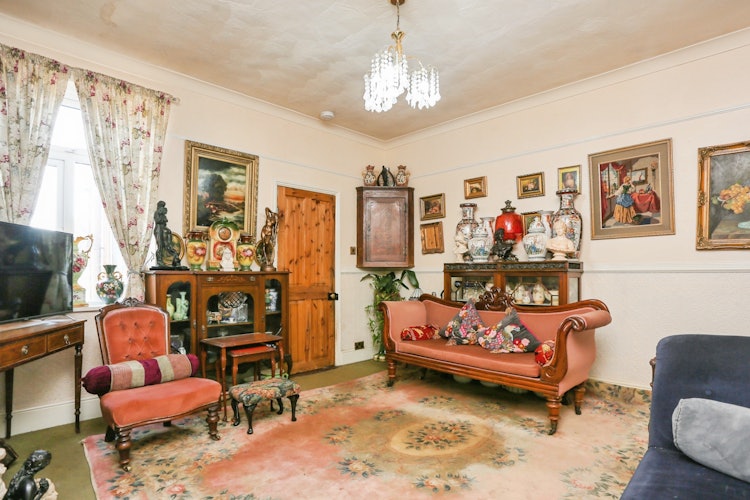 2 bedroom terraced house