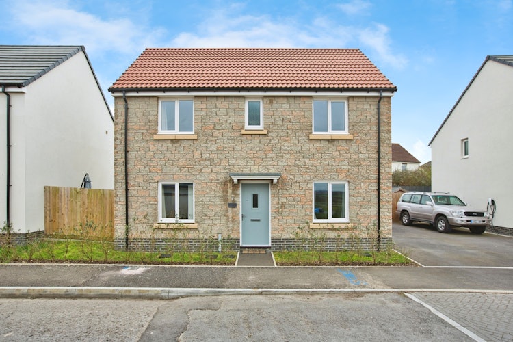 3 bedroom detached house