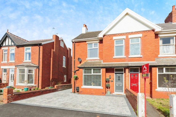 3 bedroom end of terrace house