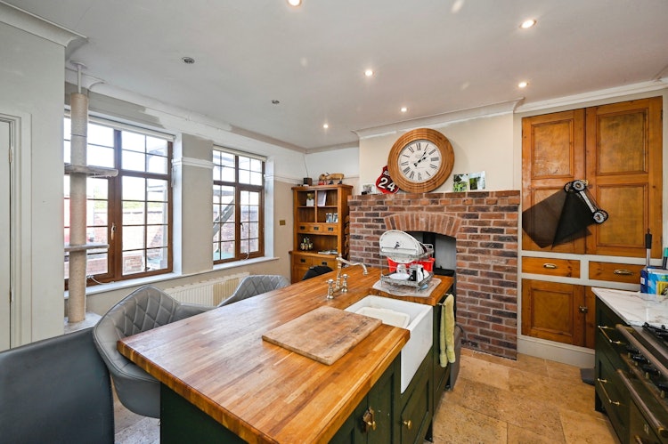 4 bedroom semi-detached house