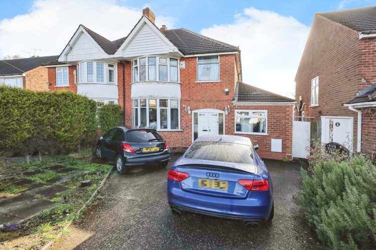 4 bedroom parking