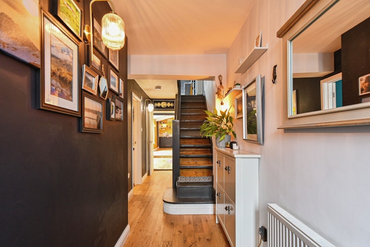 4 bedroom terraced house