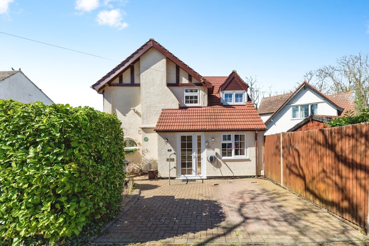 3 bedroom detached house
