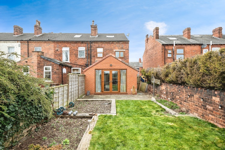 4 bedroom end of terrace house